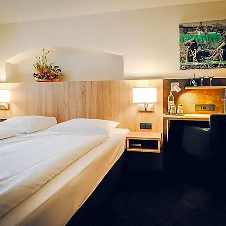 فندق Europa 3*